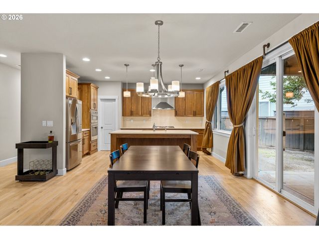 6220 Nw BERNIE Dr, Vancouver, WA 98663