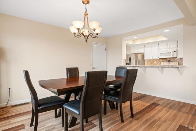 7103 Overlook Dr, Santa Rosa, CA 95409