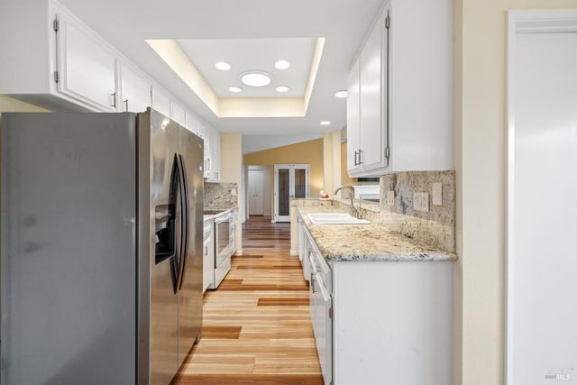 7103 Overlook Dr, Santa Rosa, CA 95409