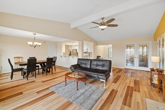 7103 Overlook Dr, Santa Rosa, CA 95409