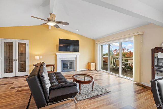 7103 Overlook Dr, Santa Rosa, CA 95409