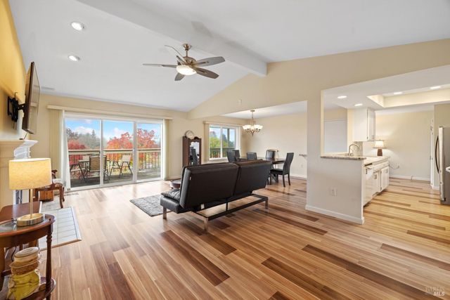 7103 Overlook Dr, Santa Rosa, CA 95409