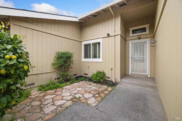 7103 Overlook Dr, Santa Rosa, CA 95409