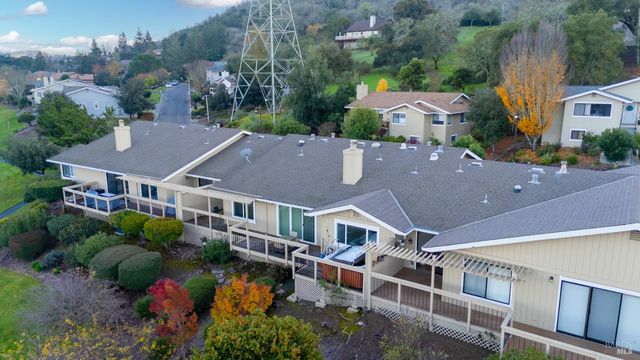 7103 Overlook Dr, Santa Rosa, CA 95409
