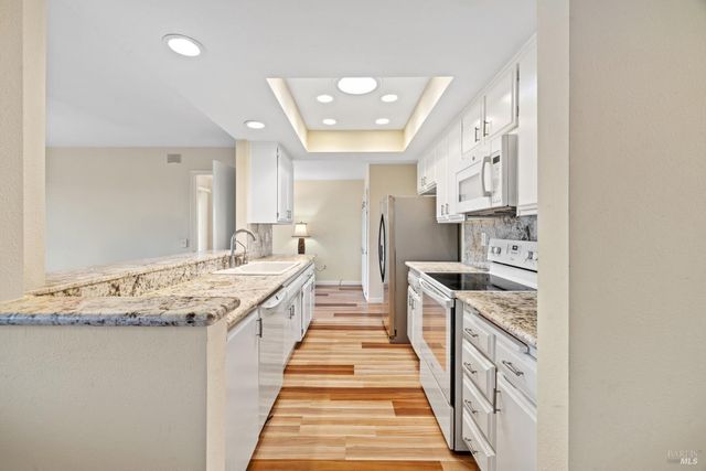 7103 Overlook Dr, Santa Rosa, CA 95409