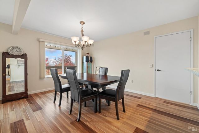 7103 Overlook Dr, Santa Rosa, CA 95409