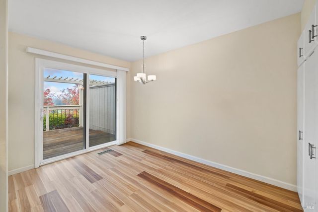 7103 Overlook Dr, Santa Rosa, CA 95409