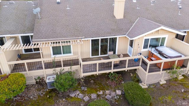 7103 Overlook Dr, Santa Rosa, CA 95409
