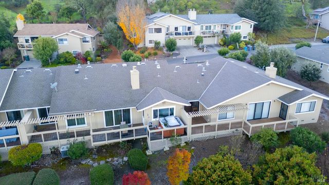 7103 Overlook Dr, Santa Rosa, CA 95409