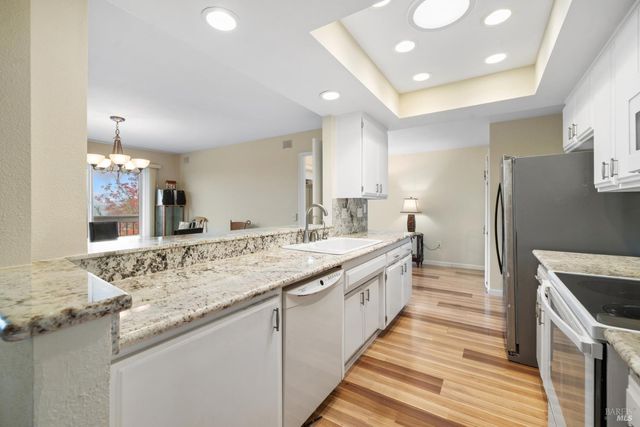 7103 Overlook Dr, Santa Rosa, CA 95409