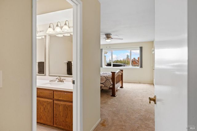 7103 Overlook Dr, Santa Rosa, CA 95409