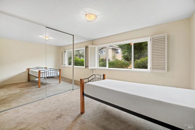 7103 Overlook Dr, Santa Rosa, CA 95409