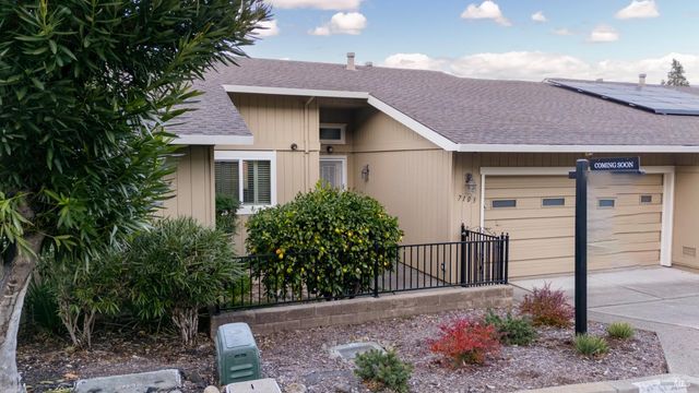 7103 Overlook Dr, Santa Rosa, CA 95409