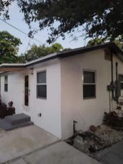 512 NW 96th St A, Miami, FL 33150