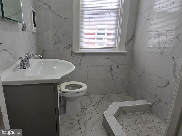 704 S LIME ST, Lancaster, PA 17602