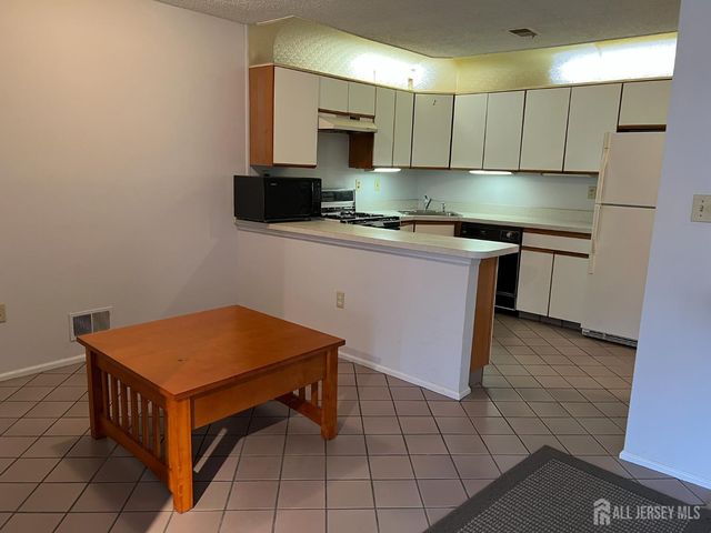 196 Wycoff W Way, East Brunswick, NJ 08816