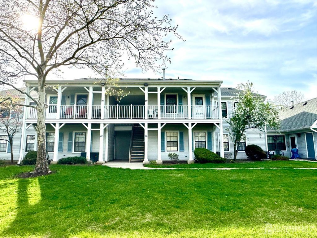 196 Wycoff W Way, East Brunswick, NJ 08816