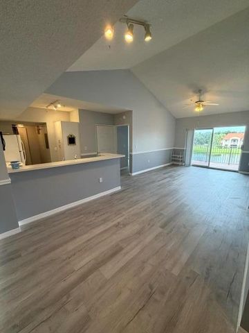 1590 S 42nd Circle S 308, Vero Beach, FL 32967