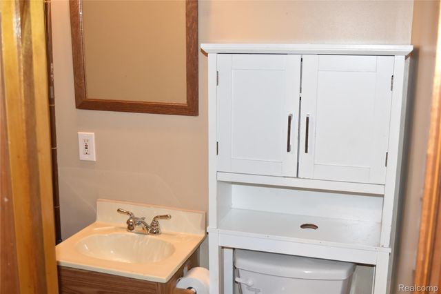23517 Elmira Street N, St. Clair Shores, MI 48082