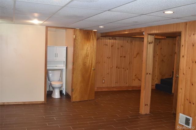 23517 Elmira Street N, St. Clair Shores, MI 48082