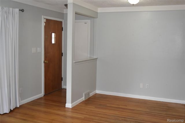 23517 Elmira Street N, St. Clair Shores, MI 48082