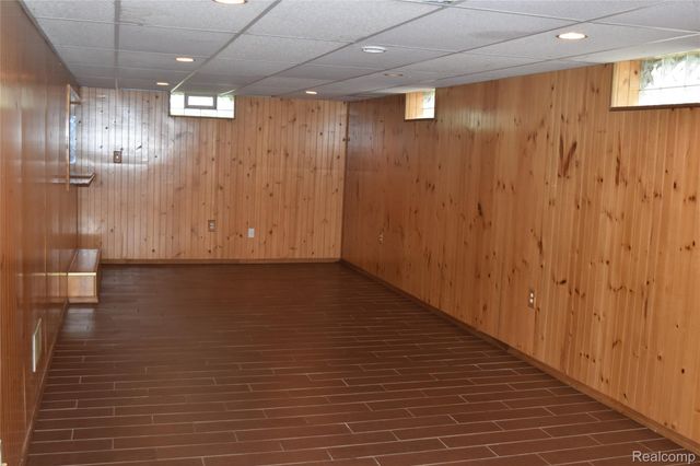 23517 Elmira Street N, St. Clair Shores, MI 48082