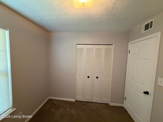 4021 Tally Ho Ct, Louisville, KY 40299