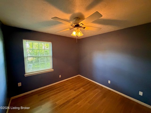 4021 Tally Ho Ct, Louisville, KY 40299