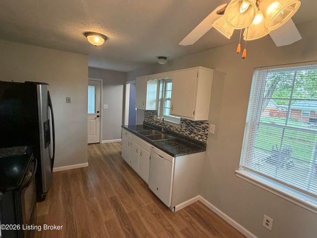 4021 Tally Ho Ct, Louisville, KY 40299
