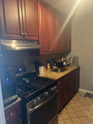153-25 88 Street 3A, Howard Beach, NY 11414