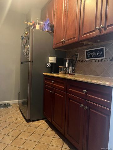 153-25 88 Street 3A, Howard Beach, NY 11414