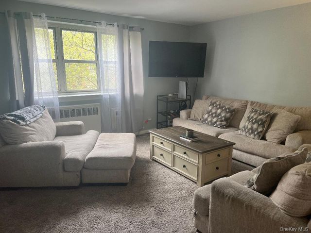 153-25 88 Street 3A, Howard Beach, NY 11414