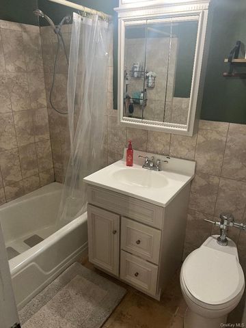 153-25 88 Street 3A, Howard Beach, NY 11414