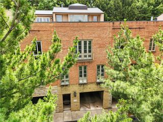 140 N Woodland Rd, Shadyside, PA 15232