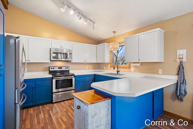 11187 Summer Drive, Zeeland, MI 49464