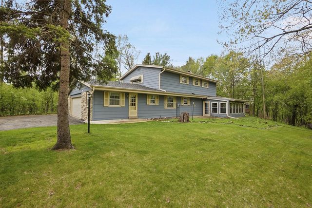 W307N7172 Club COURT, Hartland, WI 53029