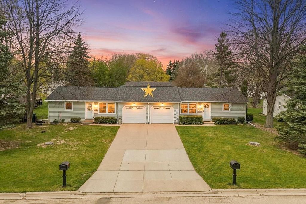 2692 LAVENDER LANE, Green Bay, WI 54313