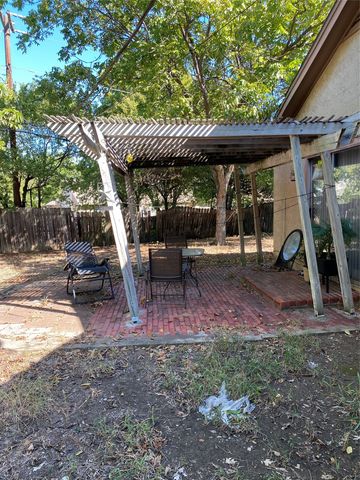 1433 Spring Willow Drive, Arlington, TX 76018