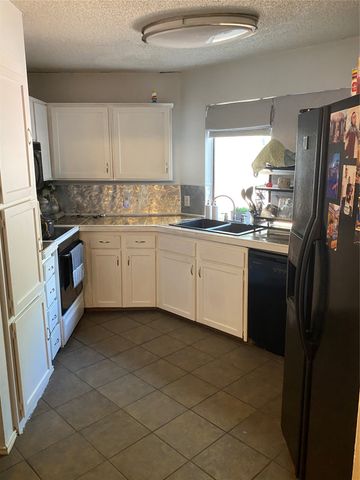 1433 Spring Willow Drive, Arlington, TX 76018