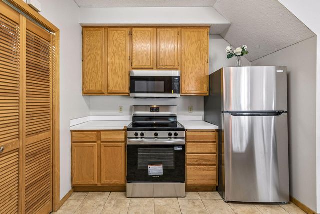 15321 Greenhaven Lane 107, Burnsville, MN 55306