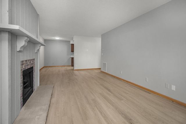 4575 W 80th Street Circle 116, Bloomington, MN 55437