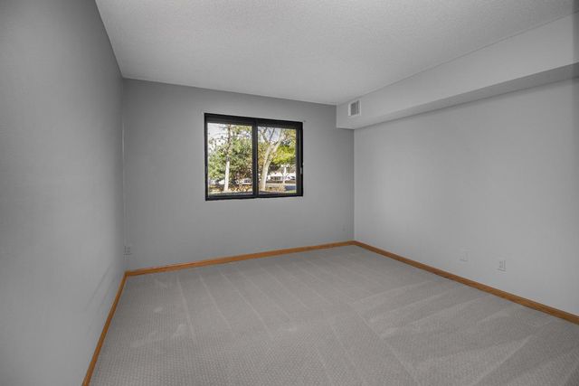 4575 W 80th Street Circle 116, Bloomington, MN 55437