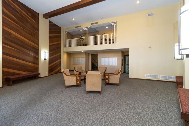 4575 W 80th Street Circle 116, Bloomington, MN 55437