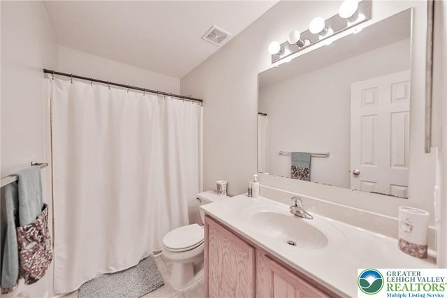 2575 Gillian Lane, Easton, PA 18040
