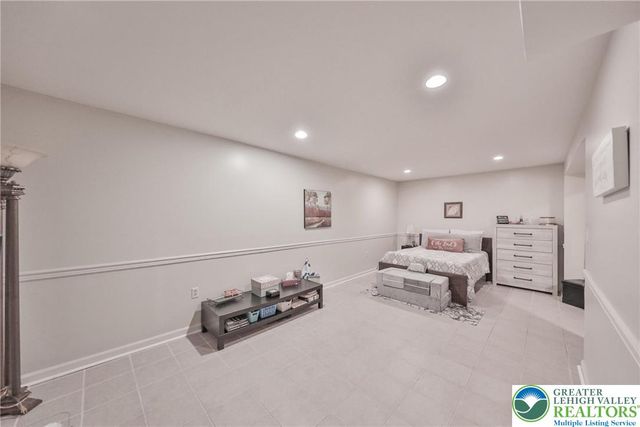 2575 Gillian Lane, Easton, PA 18040