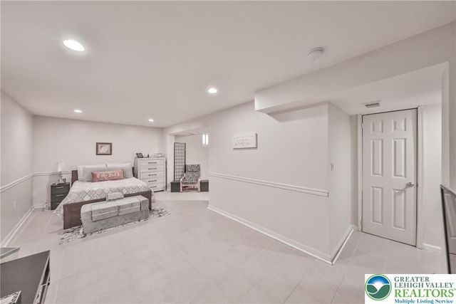 2575 Gillian Lane, Easton, PA 18040