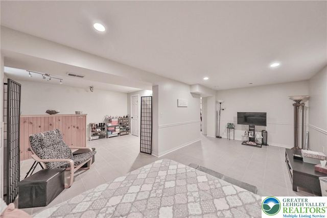 2575 Gillian Lane, Easton, PA 18040