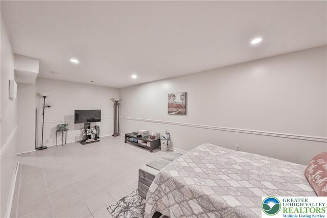 2575 Gillian Lane, Easton, PA 18040