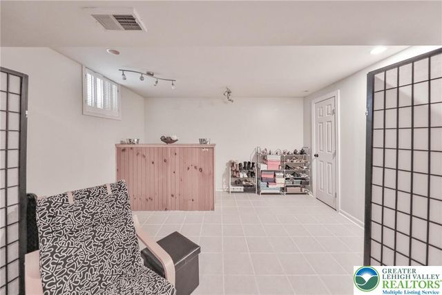 2575 Gillian Lane, Easton, PA 18040