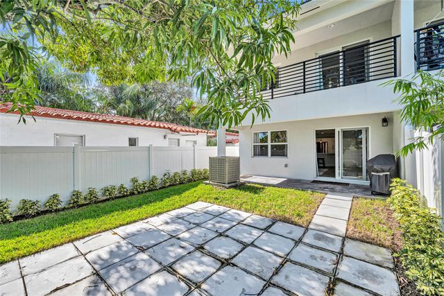 808 NE 15th Ave, Fort Lauderdale, FL 33304